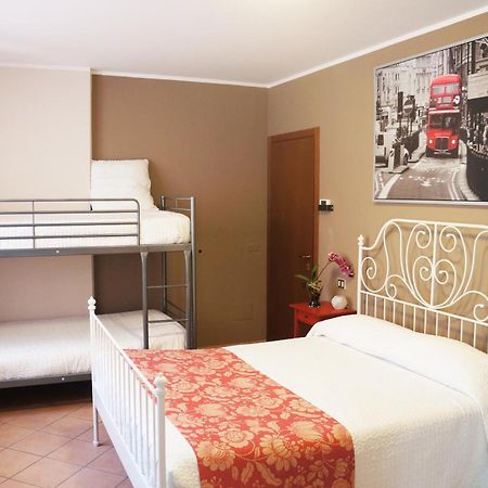 Alexander Rooms Tirano Exterior photo