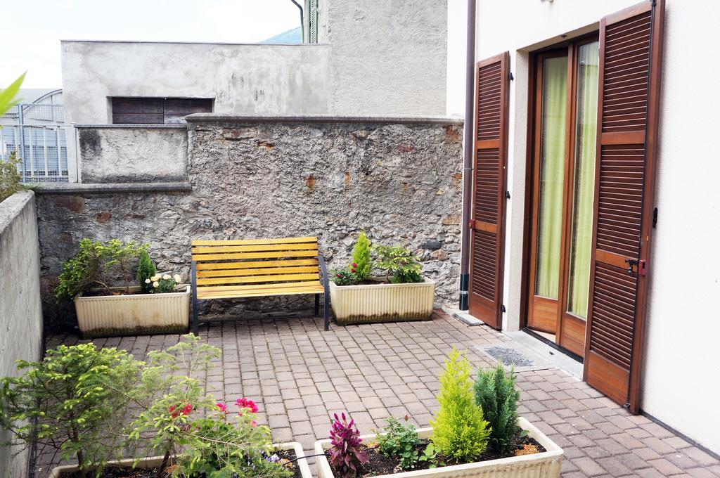 Alexander Rooms Tirano Exterior photo