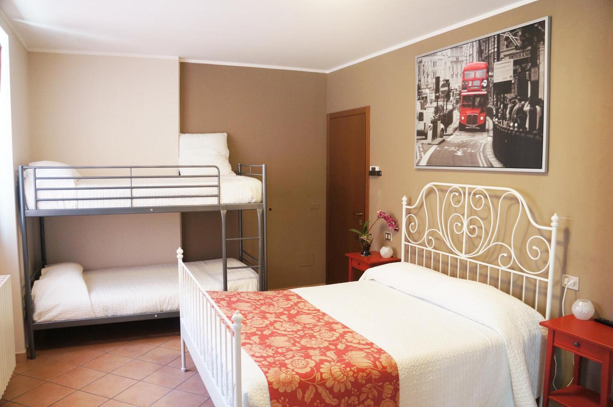 Alexander Rooms Tirano Exterior photo